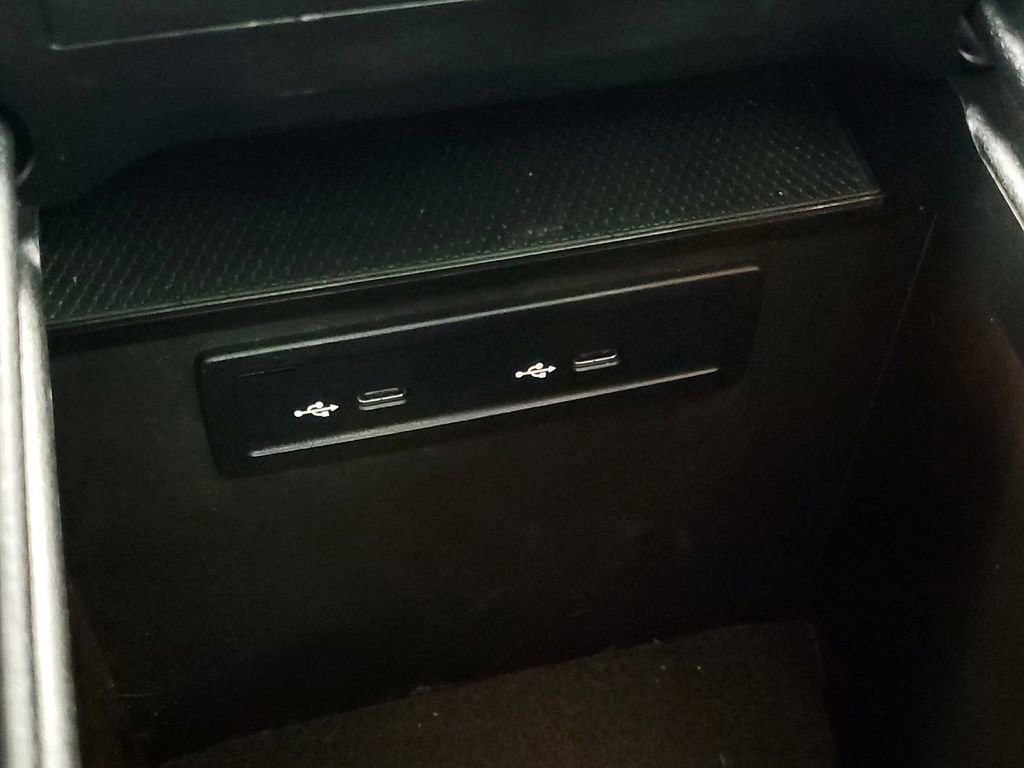 Used 2021 Mercedes-Benz GLC 300 4MATIC image 23