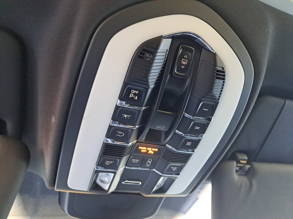 Used 2015 Porsche Cayenne S w/ Premium Package AWD/4WD image 33