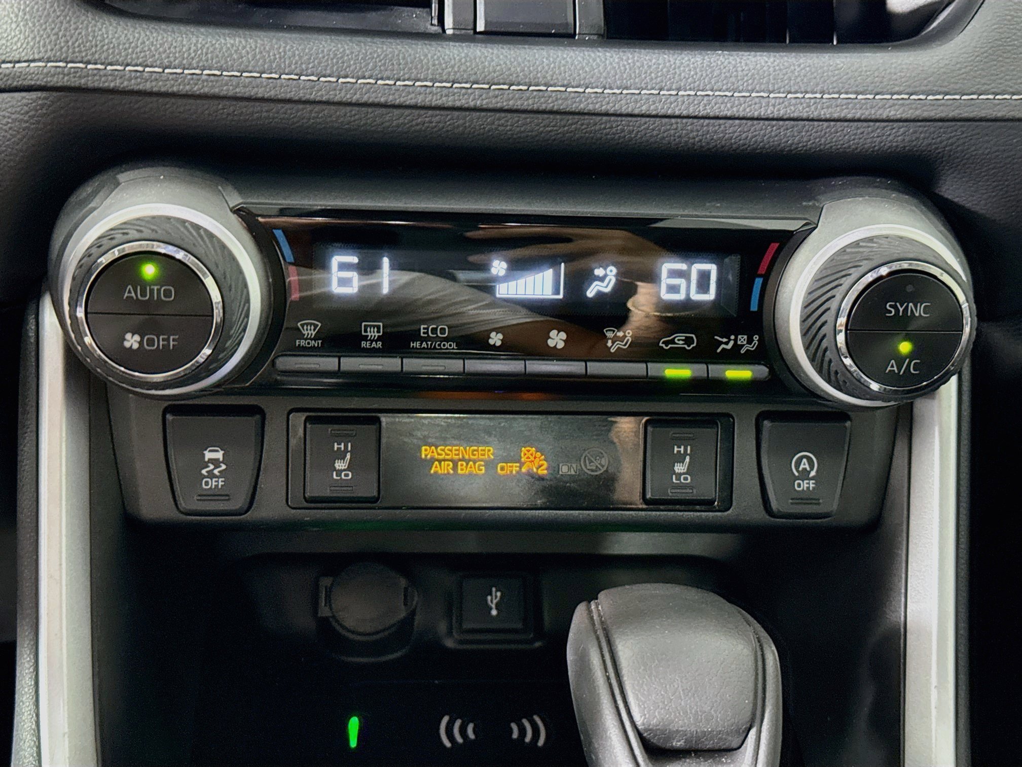 Used 2022 Toyota RAV4 XLE w/ Convenience Package FWD image 17