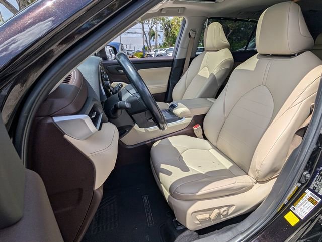 Used 2020 Toyota Highlander XLE image 4