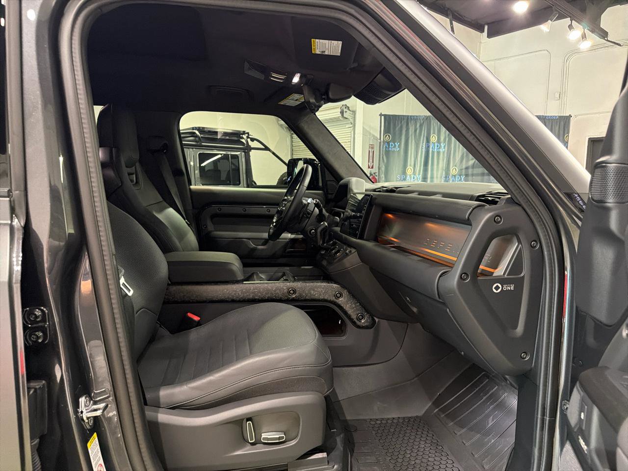 Used 2025 Land Rover Defender 110 image 35