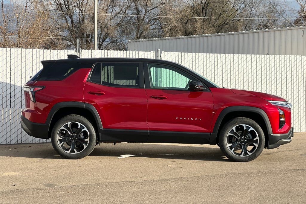 New 2026 Chevrolet Equinox LT w/ Convenience Package II video 3