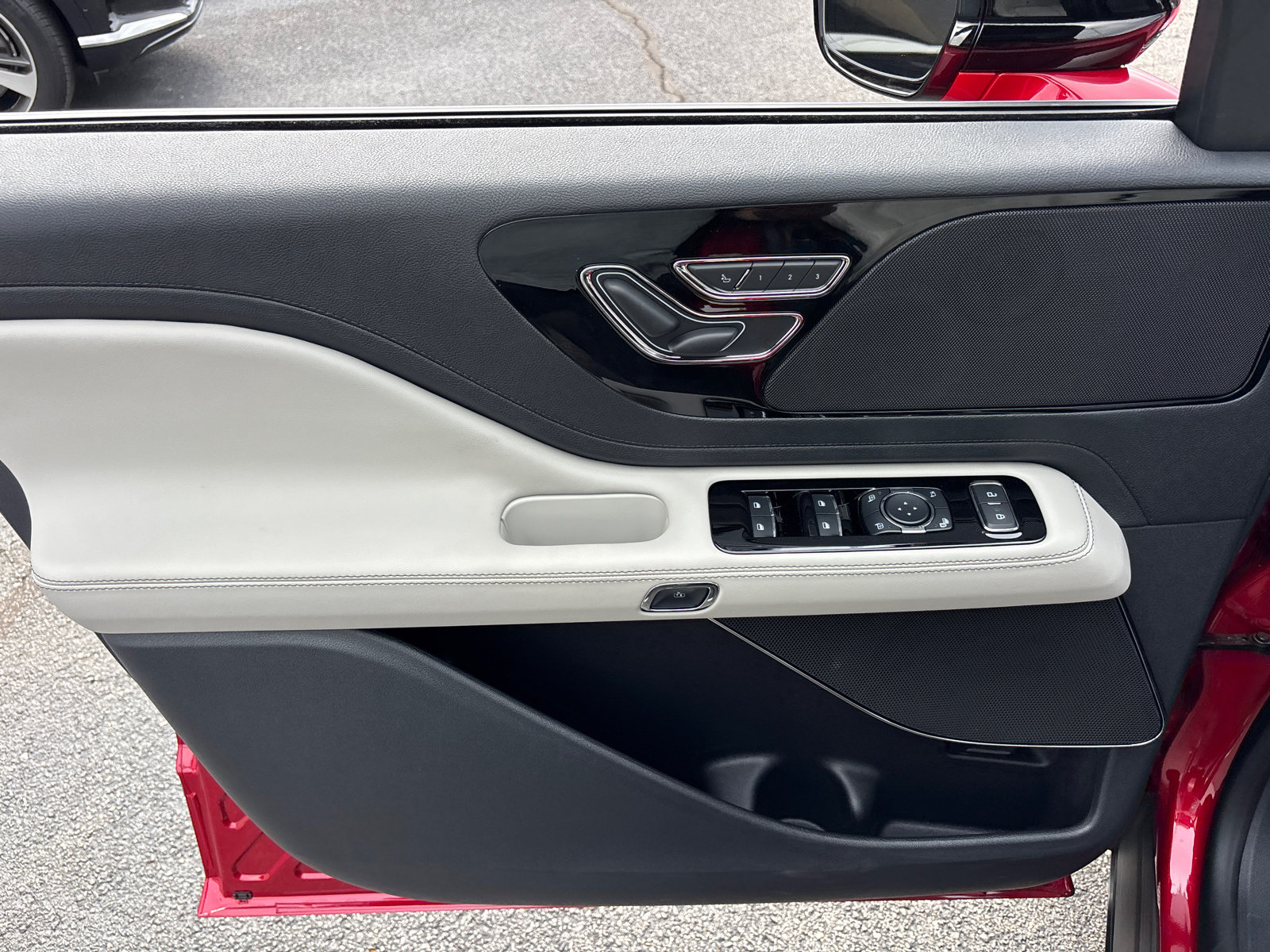 New 2026 Lincoln Aviator AWD image 11