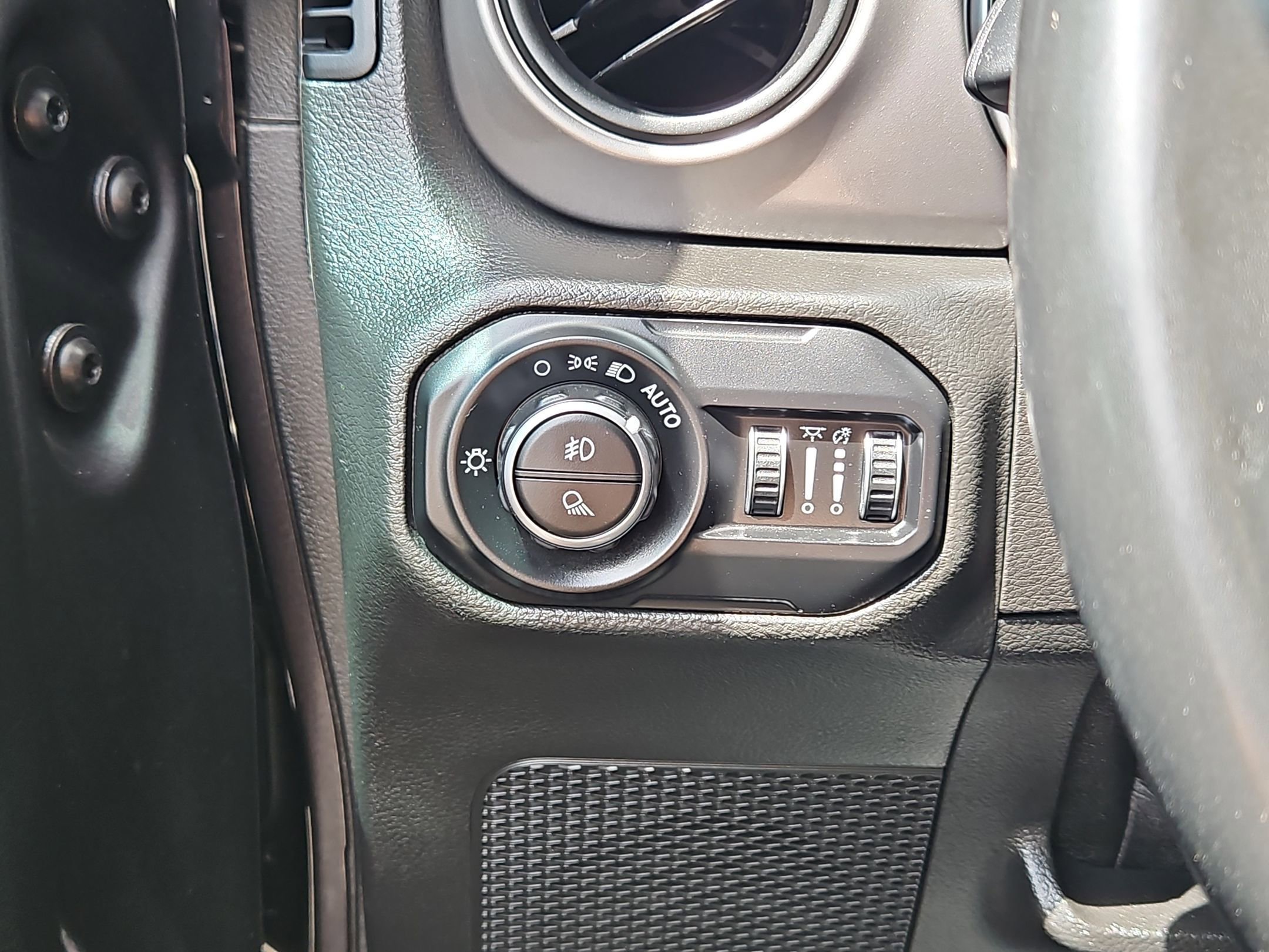 Used 2021 Jeep Gladiator Sport image 26