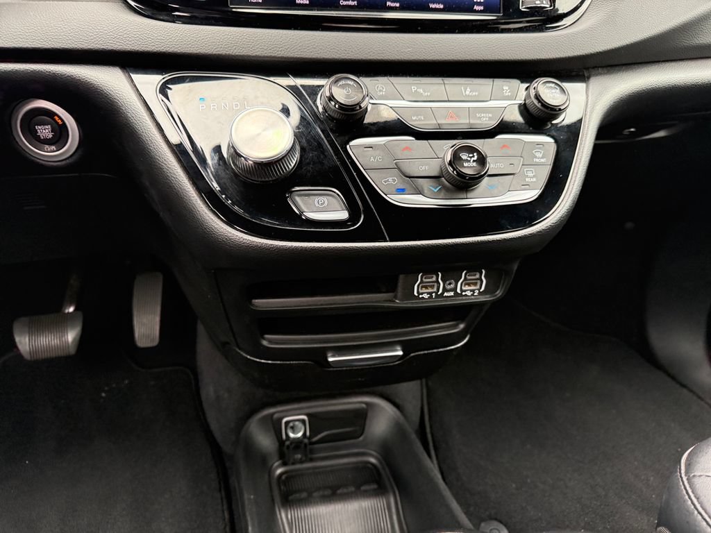 Used 2025 Chrysler Pacifica Select FWD image 13