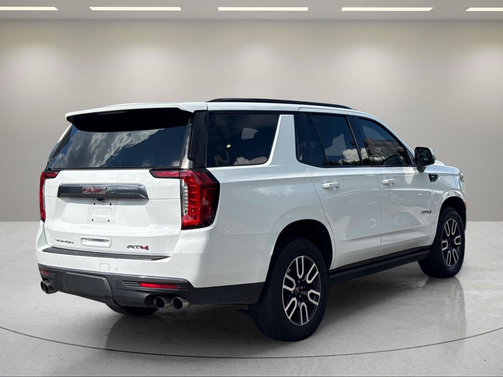 Used 2024 GMC Yukon AT4 w/ Technology Package AWD/4WD image 5