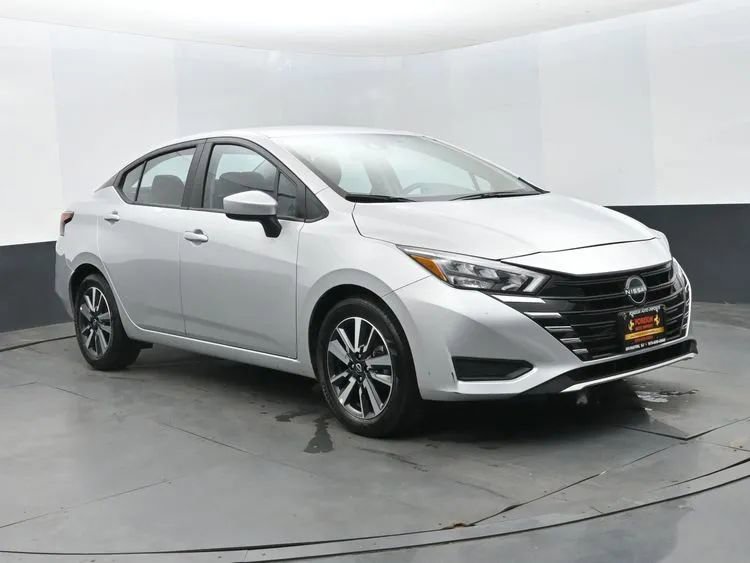 Used 2025 Nissan Versa SV FWD image 2