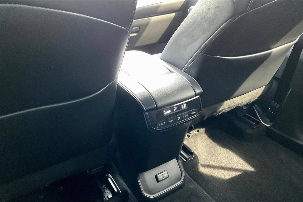 Used 2022 Toyota Highlander XLE FWD image 12