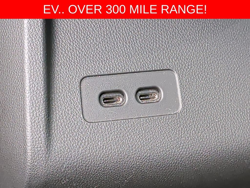 Used 2024 Cadillac Lyriq Luxury w/ LPO, Floor Liner Package AWD/4WD image 32