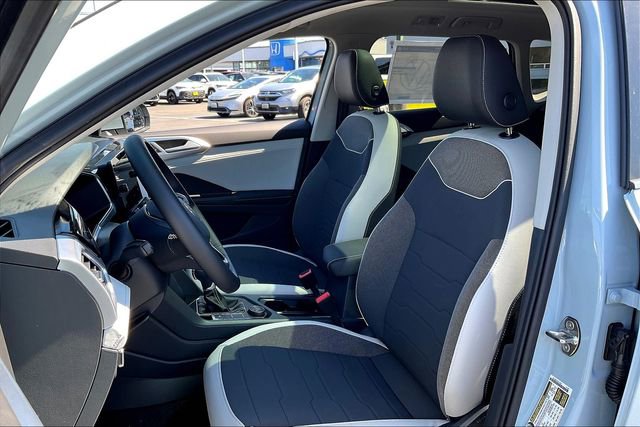 New 2025 Volkswagen Taos SE image 10
