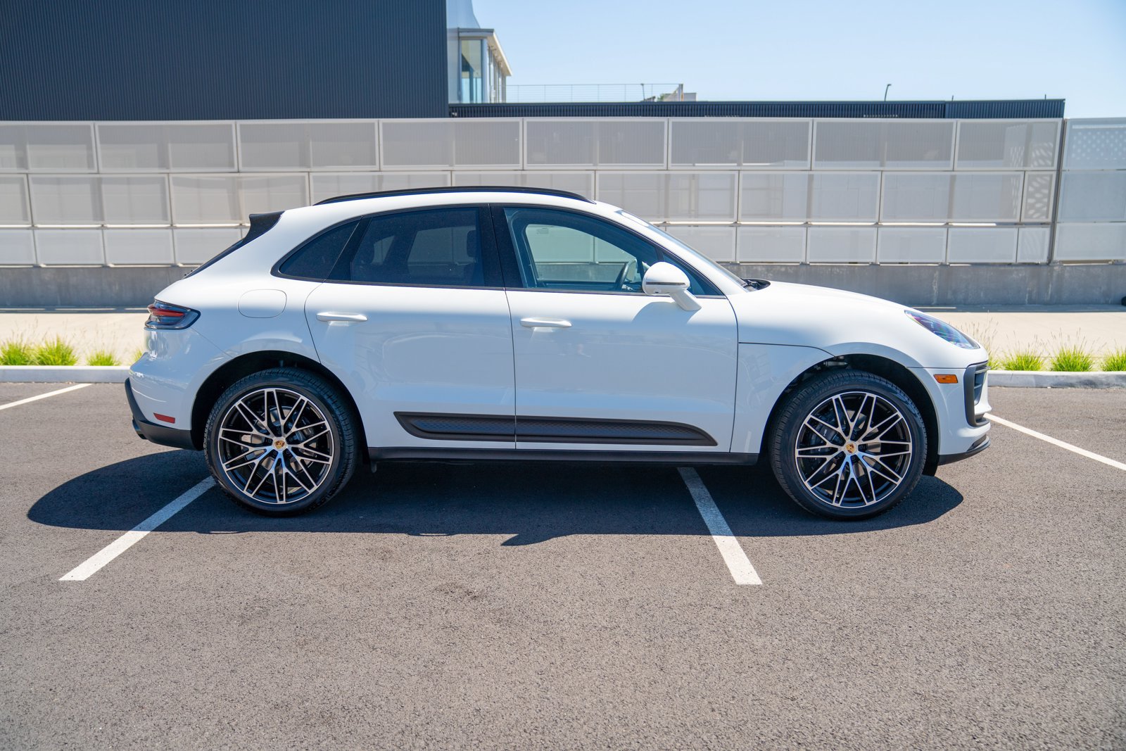 Certified 2026 Porsche Macan AWD/4WD image 8