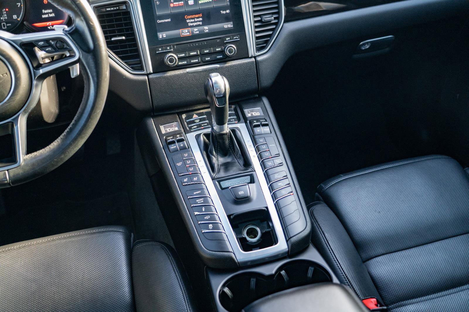 Used 2018 Porsche Macan Turbo AWD/4WD image 23