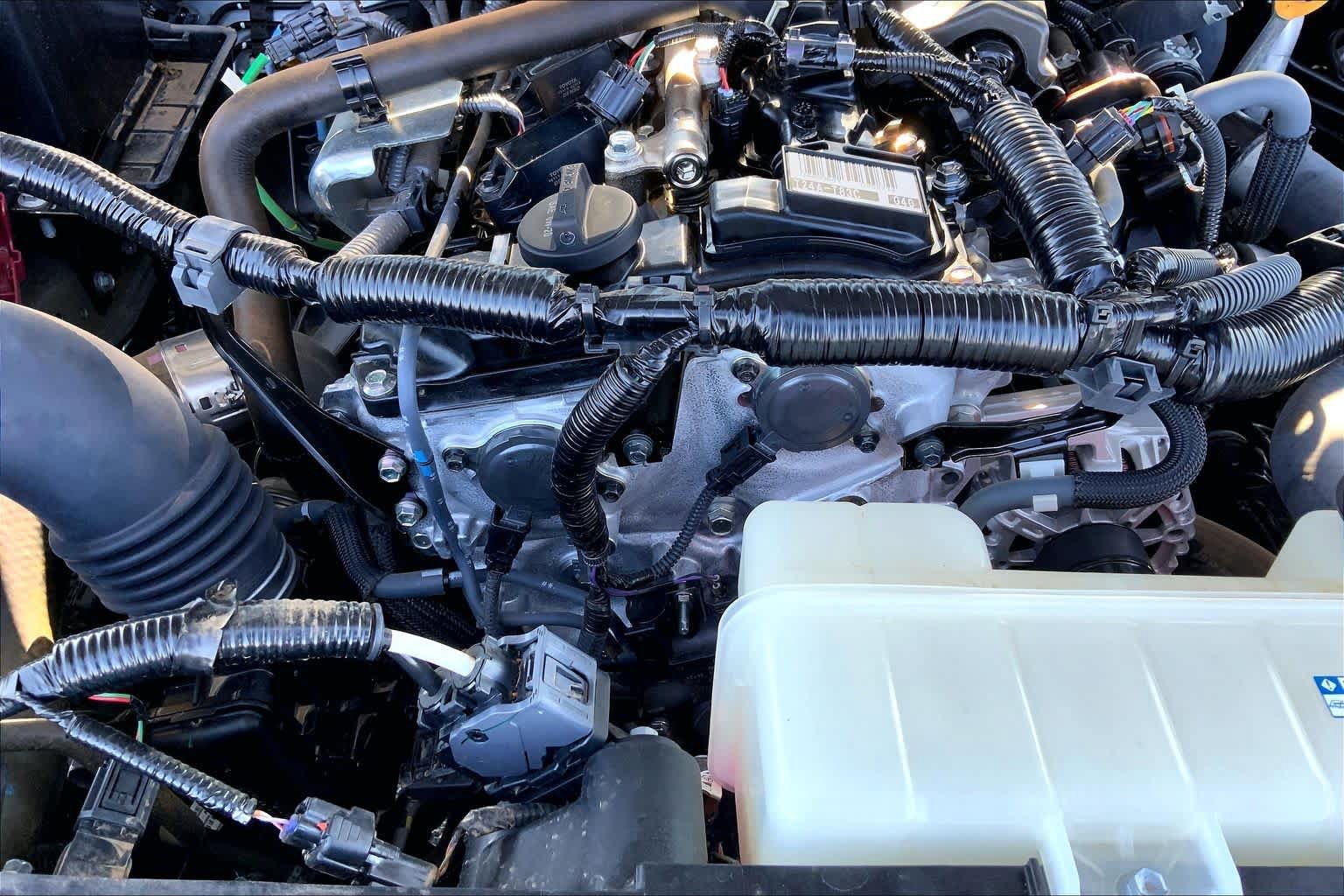 Used 2025 Toyota Tacoma SR5 AWD/4WD image 33