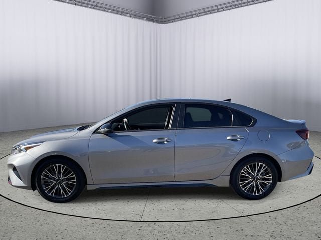Used 2024 Kia Forte GT-Line w/ GT-Line Premium Package FWD image 3