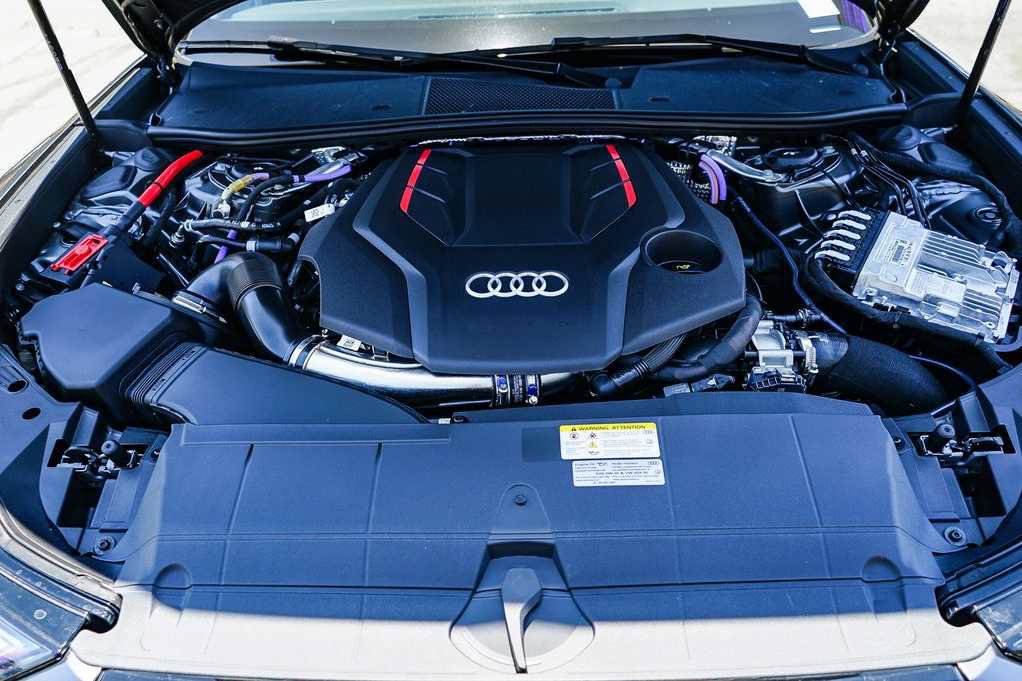 Used 2025 Audi S6 Premium Plus AWD/4WD image 28