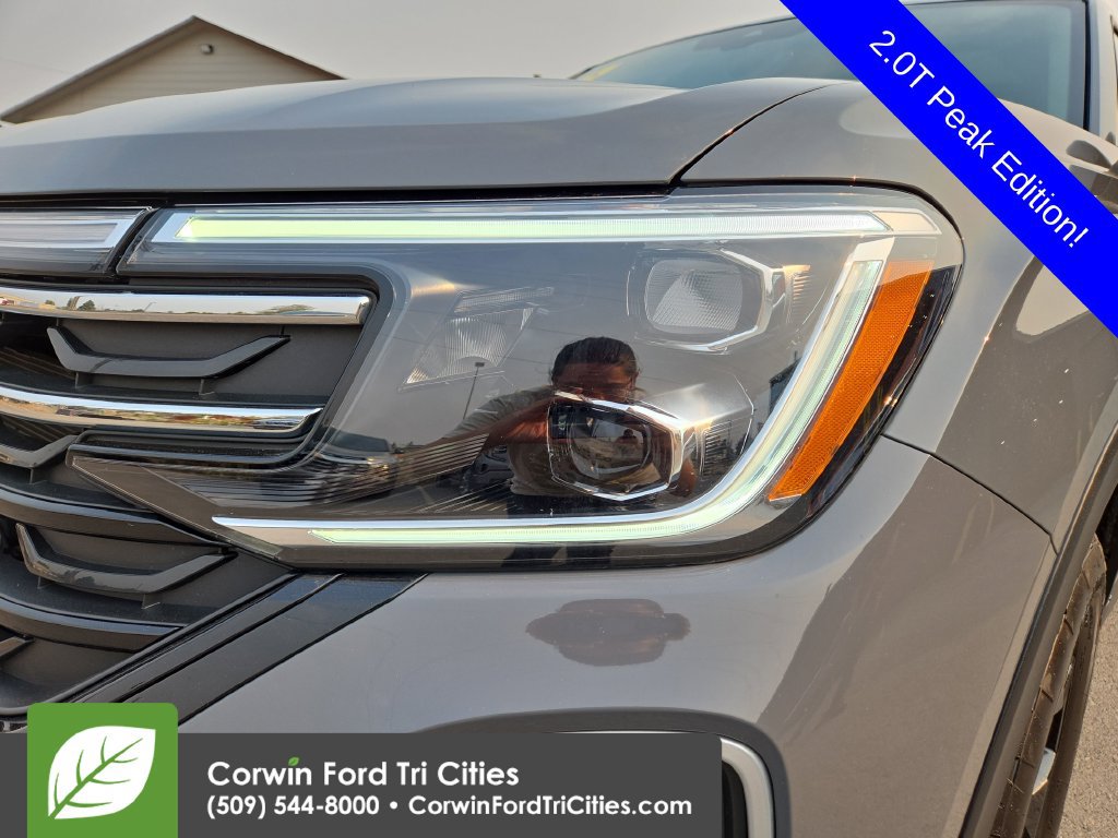 Used 2025 Volkswagen Atlas Peak Edition SE AWD/4WD image 6