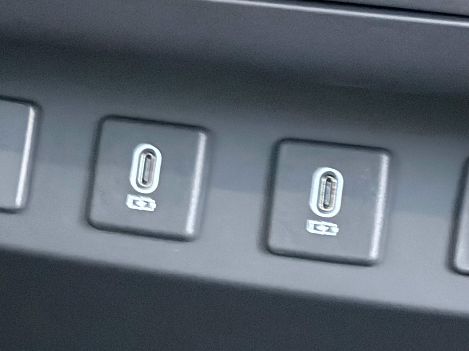 New 2026 Land Rover Defender 110 X-Dynamic SE AWD/4WD image 18