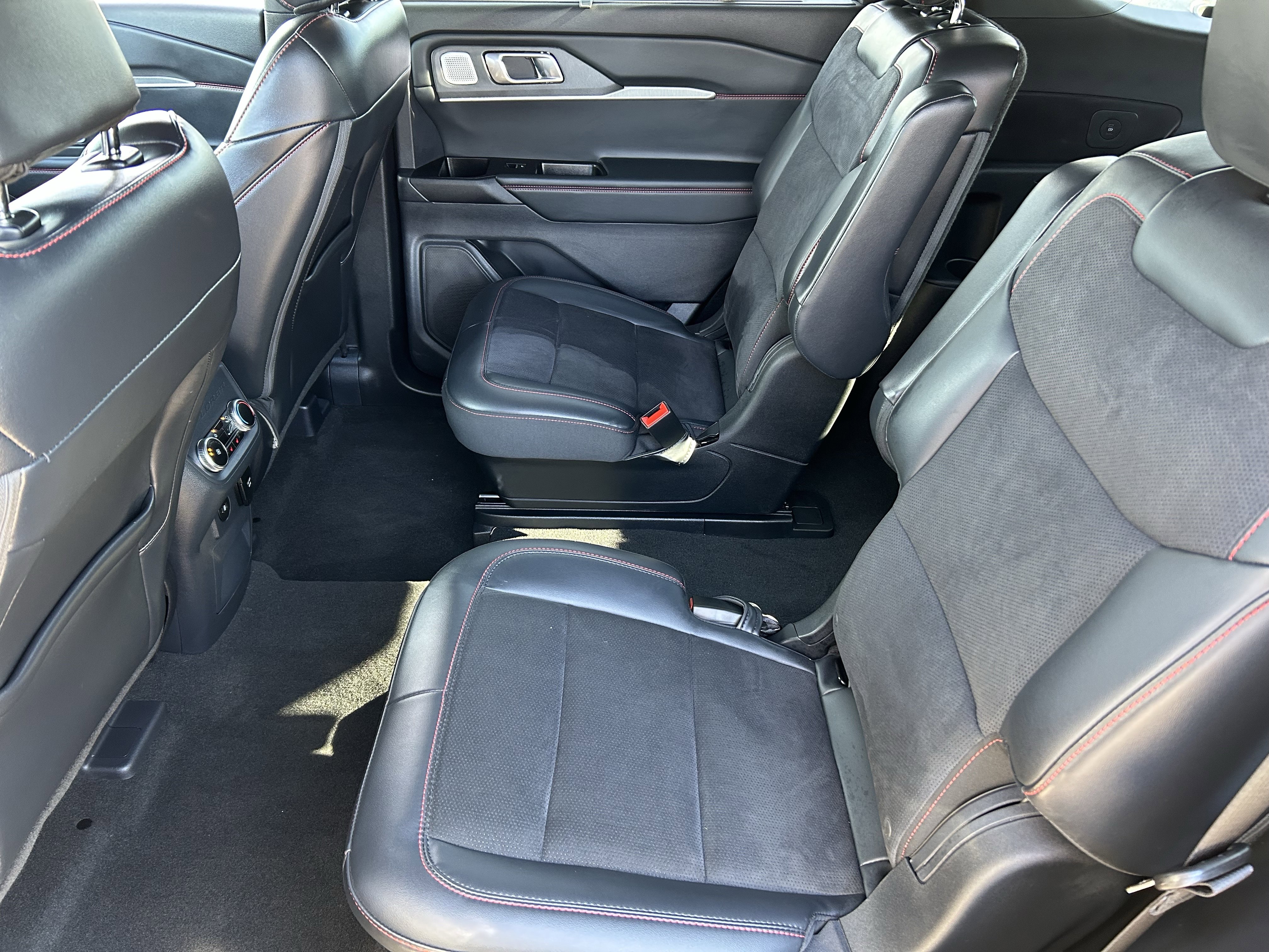 Used 2025 Ford Explorer ST image 16