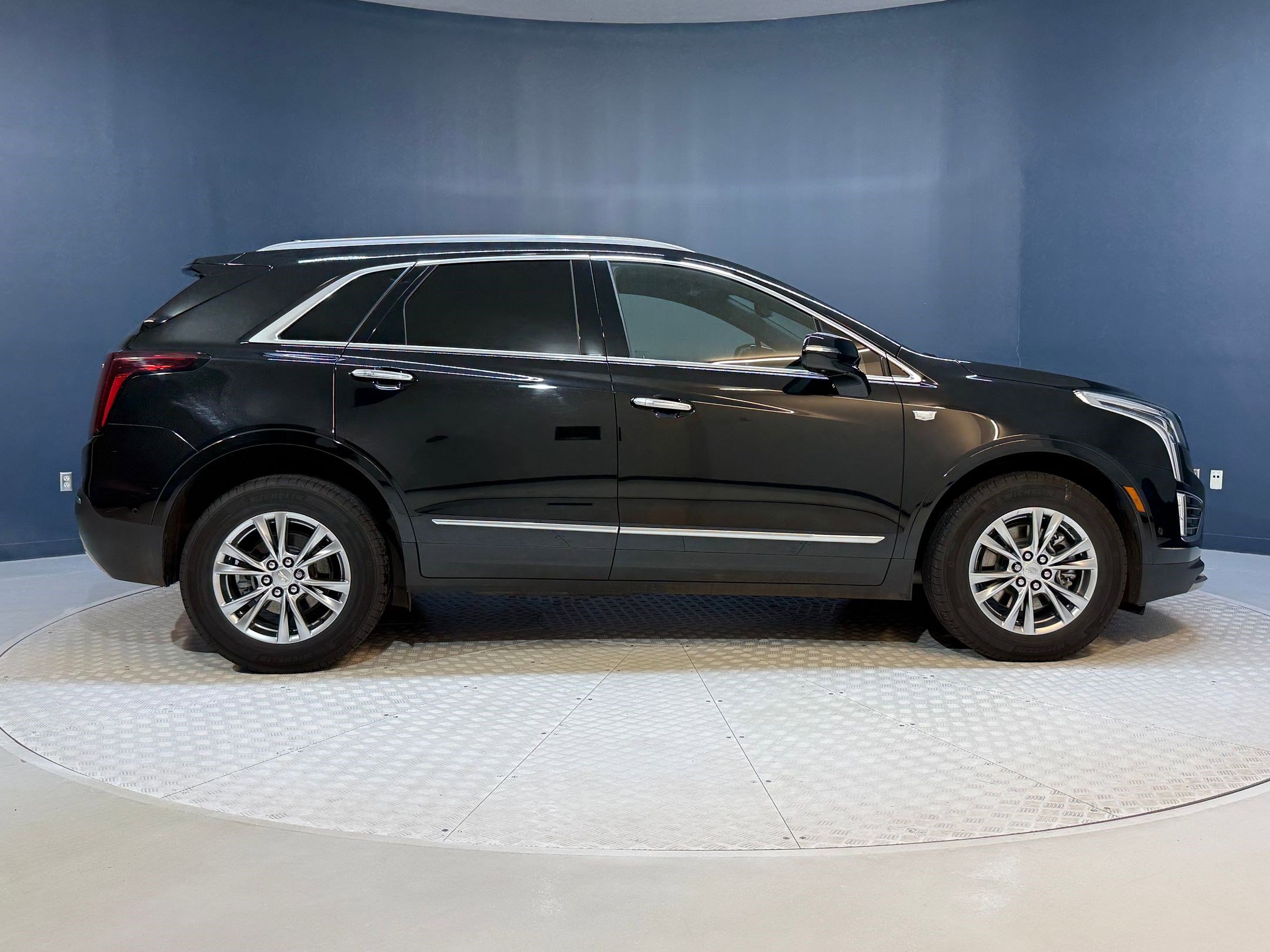 Certified 2022 Cadillac XT5 Premium Luxury w/ Technology Package image 8