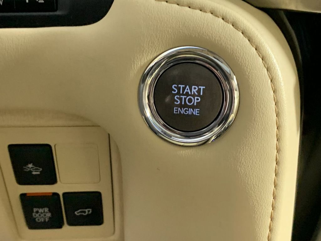 Used 2016 Lexus LX 570 4WD w/ Luxury Package image 18