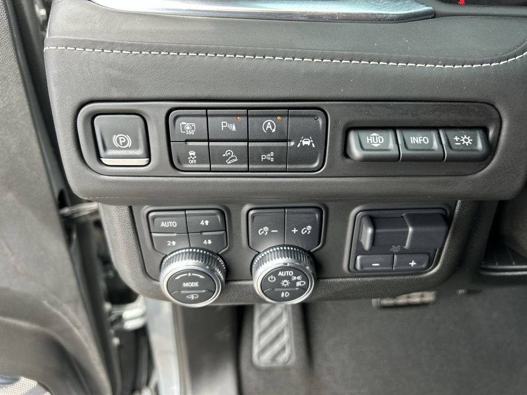 Used 2024 GMC Yukon XL Denali Ultimate AWD/4WD image 18