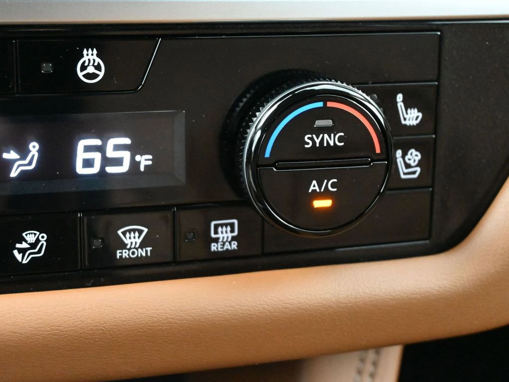 Used 2023 Nissan Pathfinder Platinum image 16