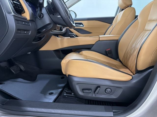 Used 2022 Nissan Rogue Platinum w/ Head-Up Display Package AWD/4WD image 14