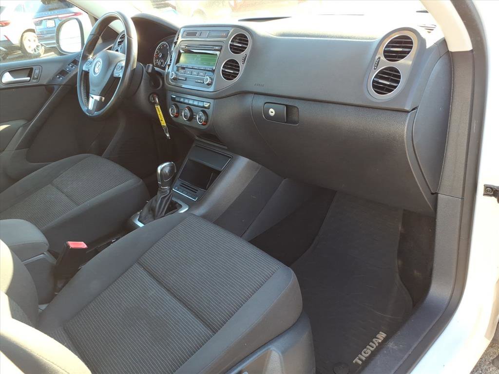 Used 2013 Volkswagen Tiguan S image 10