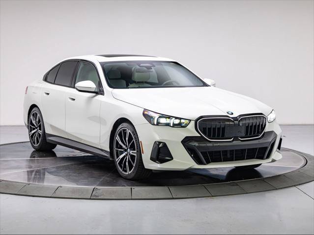 Used 2024 BMW 540i xDrive w/ Premium Package AWD/4WD image 7