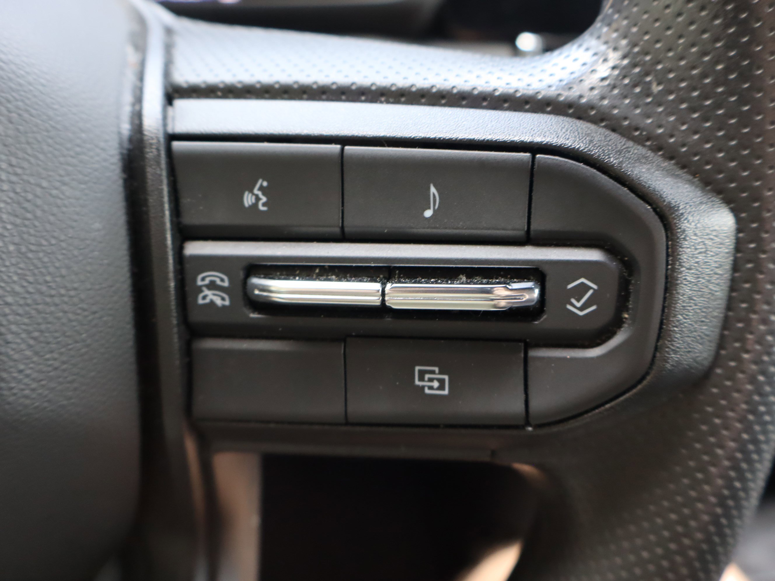 Certified 2023 Chevrolet Colorado Trail Boss w/ Technology Package image 23