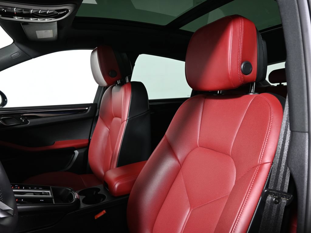 Used 2026 Porsche Macan AWD/4WD image 15