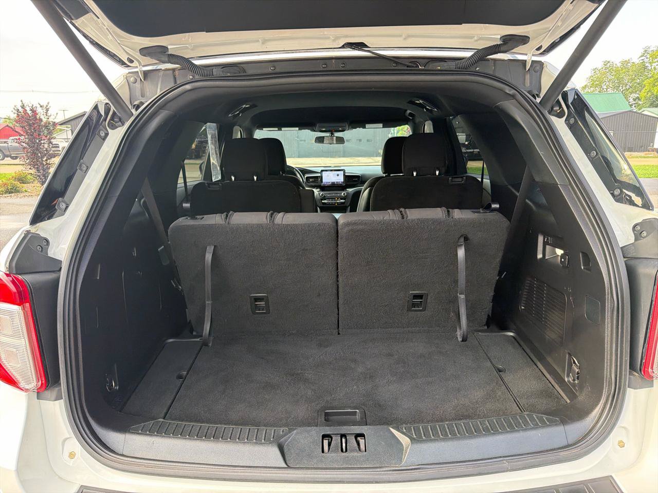Used 2020 Ford Explorer XLT AWD/4WD image 18