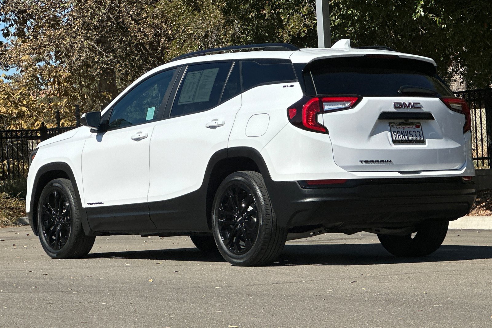 Used 2022 GMC Terrain SLE w/ Driver Convenience Package FWD image 6
