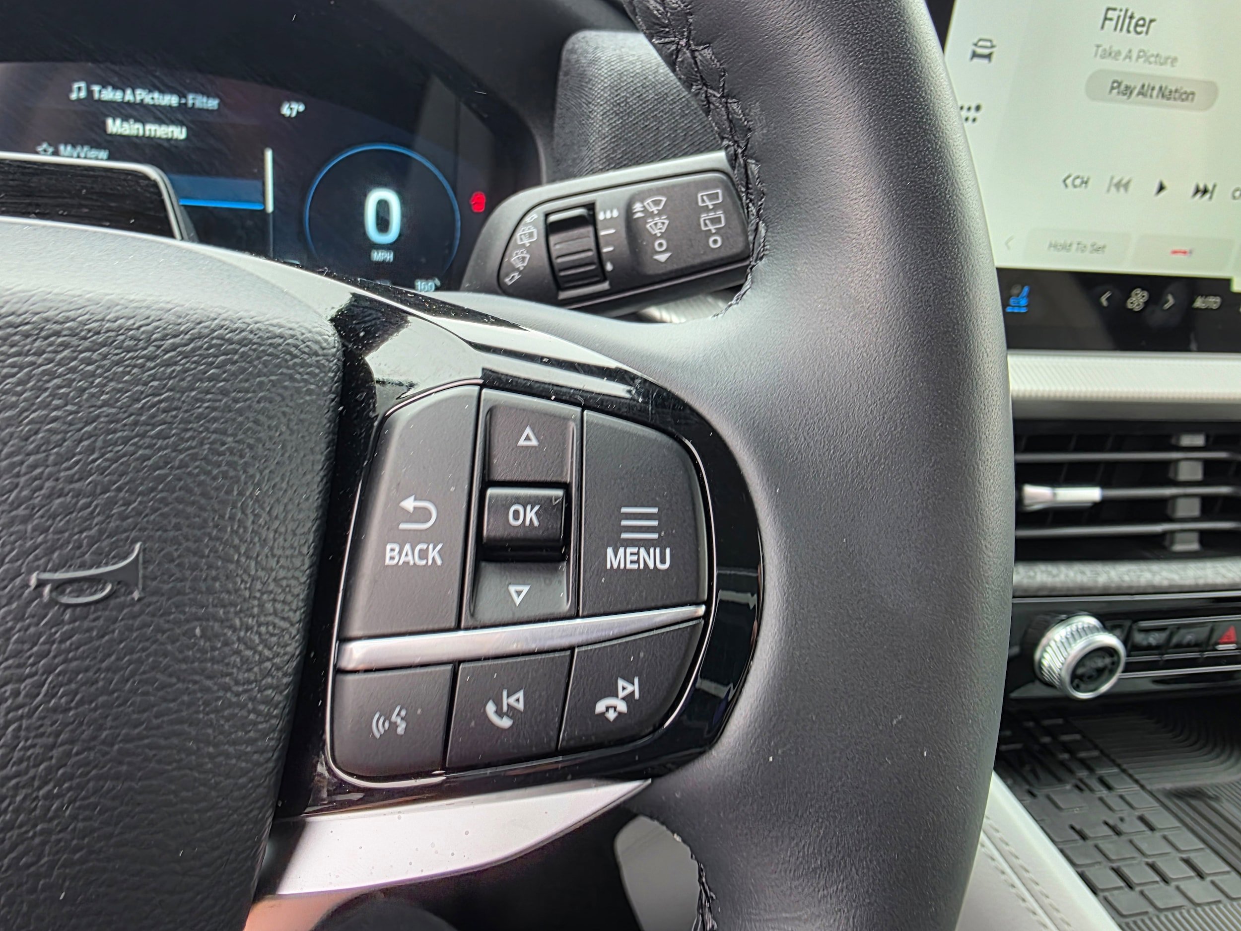 Used 2025 Ford Explorer Platinum w/ Ultimate Package AWD/4WD image 16