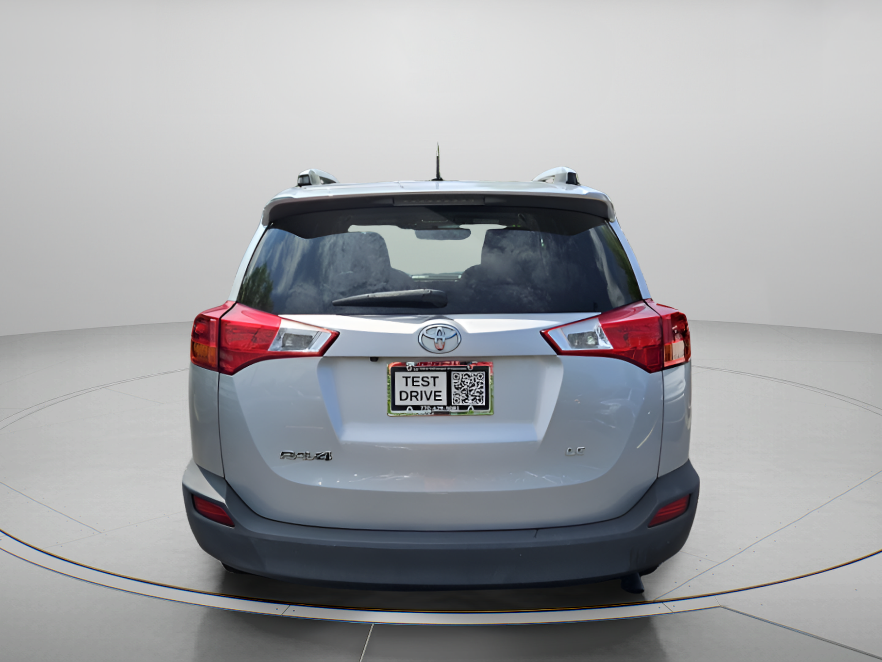 Used 2015 Toyota RAV4 LE FWD image 4
