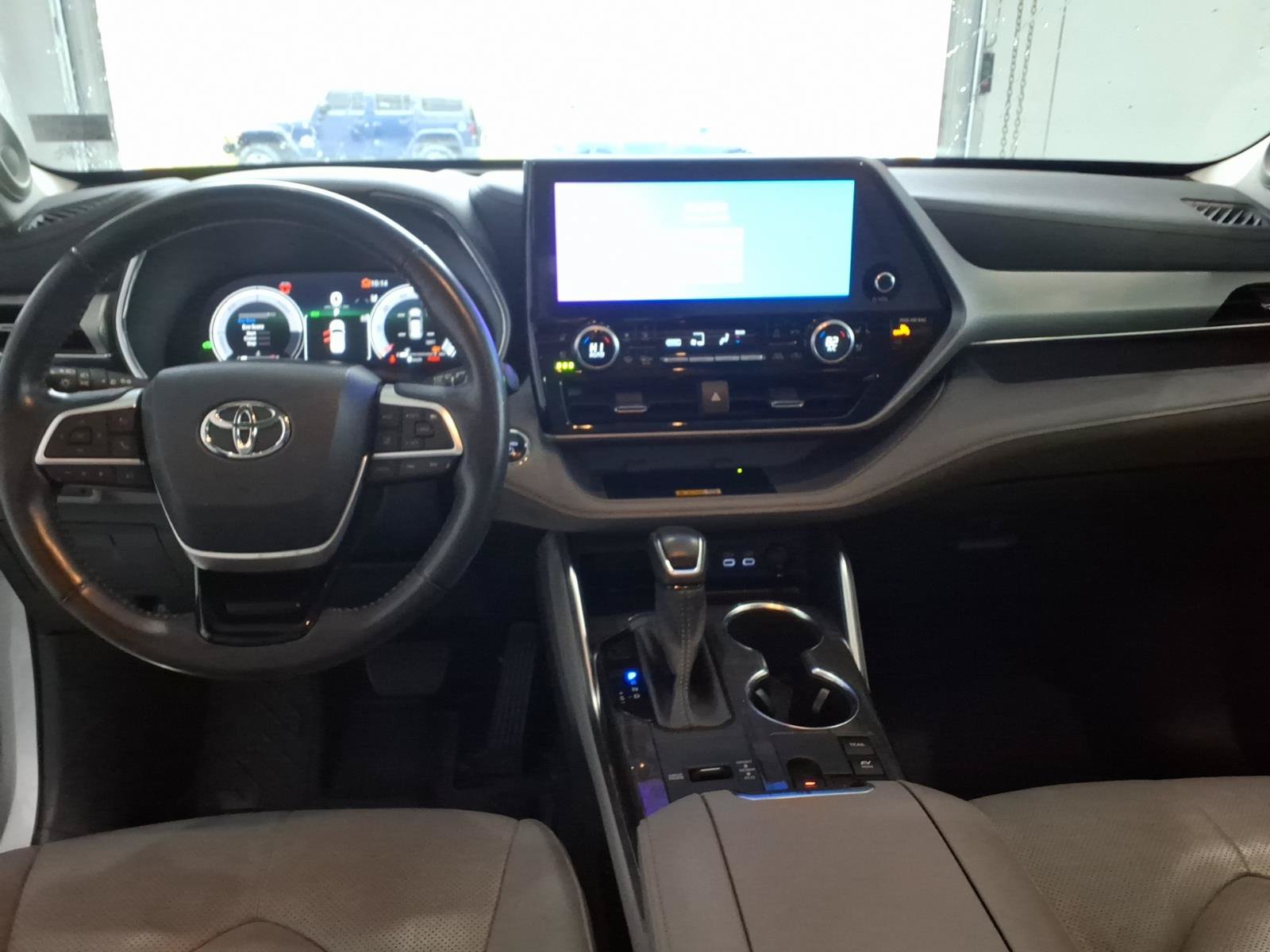 Used 2023 Toyota Highlander Platinum AWD/4WD image 16
