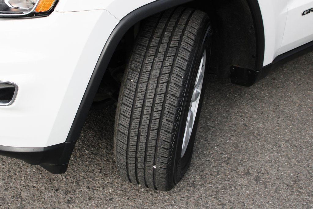 Used 2020 Jeep Grand Cherokee Laredo image 43