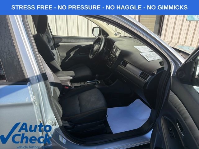 Used 2014 Mitsubishi Outlander ES FWD image 32