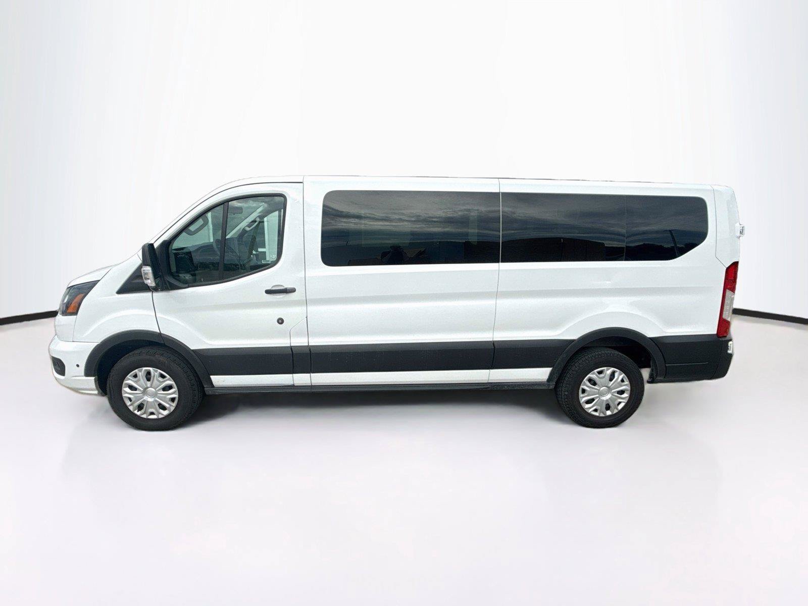 Used 2025 Ford Transit 350 XLT RWD image 2