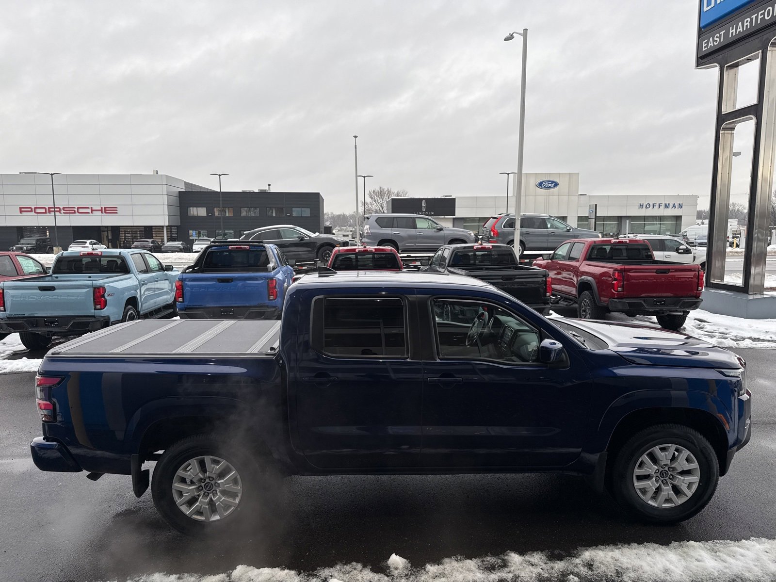 Used 2022 Nissan Frontier SV image 5