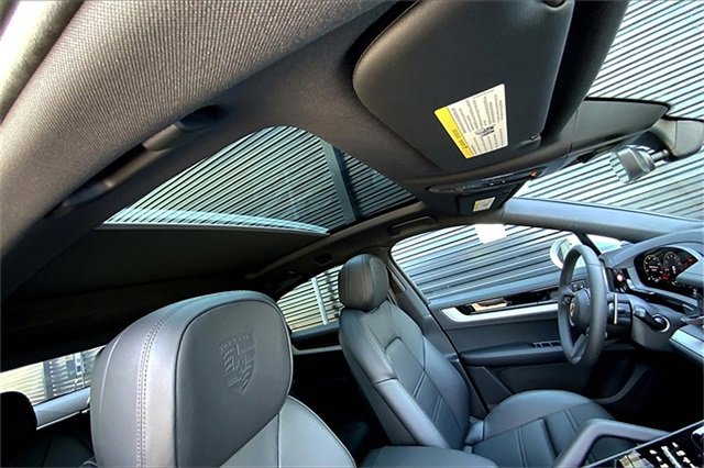 New 2025 Porsche Cayenne Coupe image 32