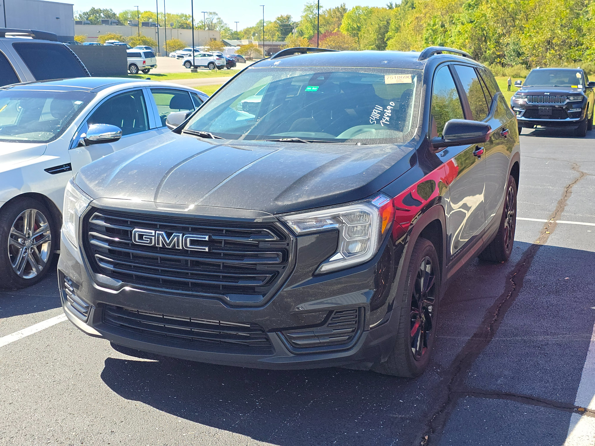 Used 2024 GMC Terrain SLE w/ Driver Convenience Package FWD image 6