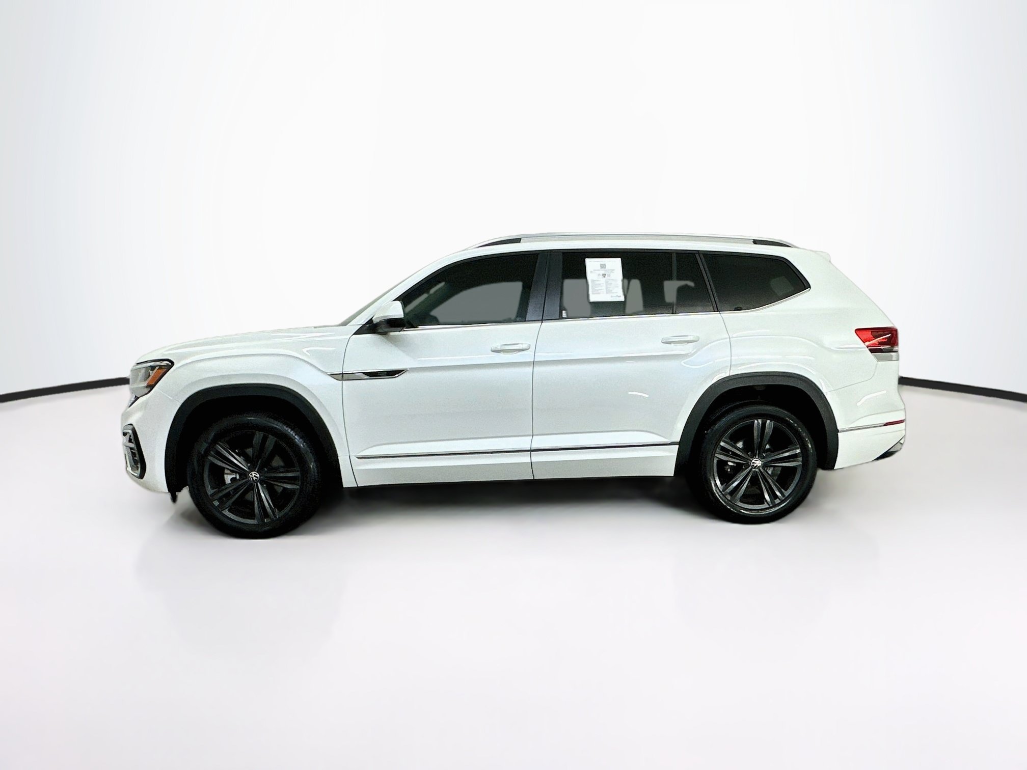 Used 2022 Volkswagen Atlas SEL R-Line AWD/4WD image 4