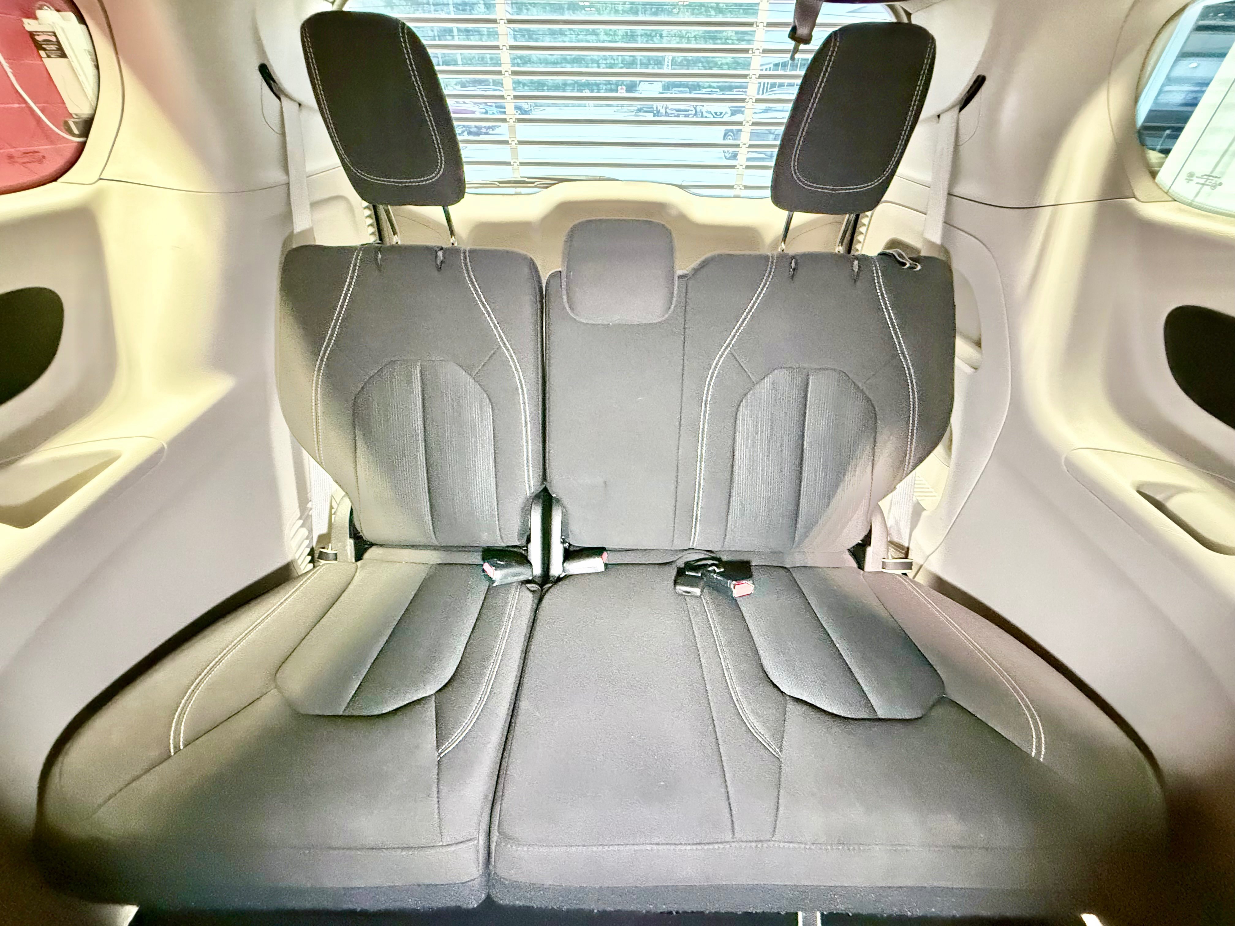 Used 2023 Chrysler Voyager LX FWD image 33