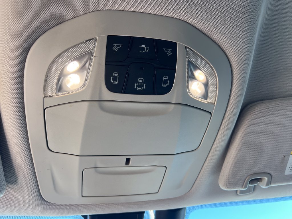 Used 2017 Chrysler Pacifica Touring-L FWD image 23