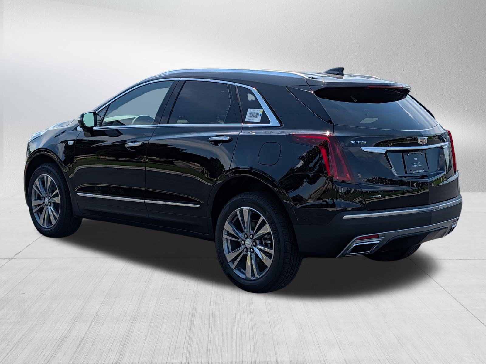 New 2026 Cadillac XT5 Premium Luxury w/ LPO, Floor Liner Package AWD/4WD image 4