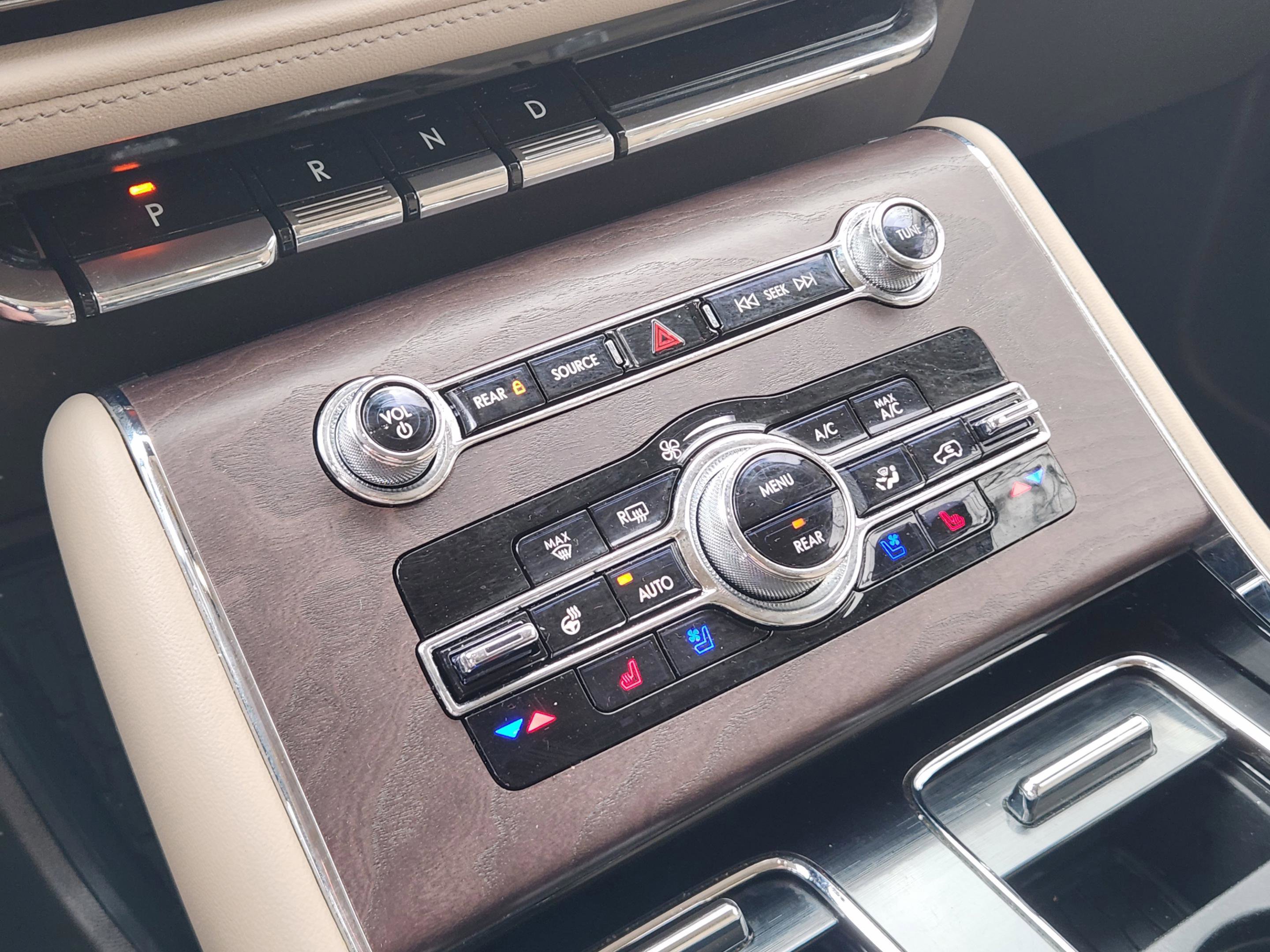 Used 2023 Lincoln Aviator Reserve w/ Equipment Group 201A image 16