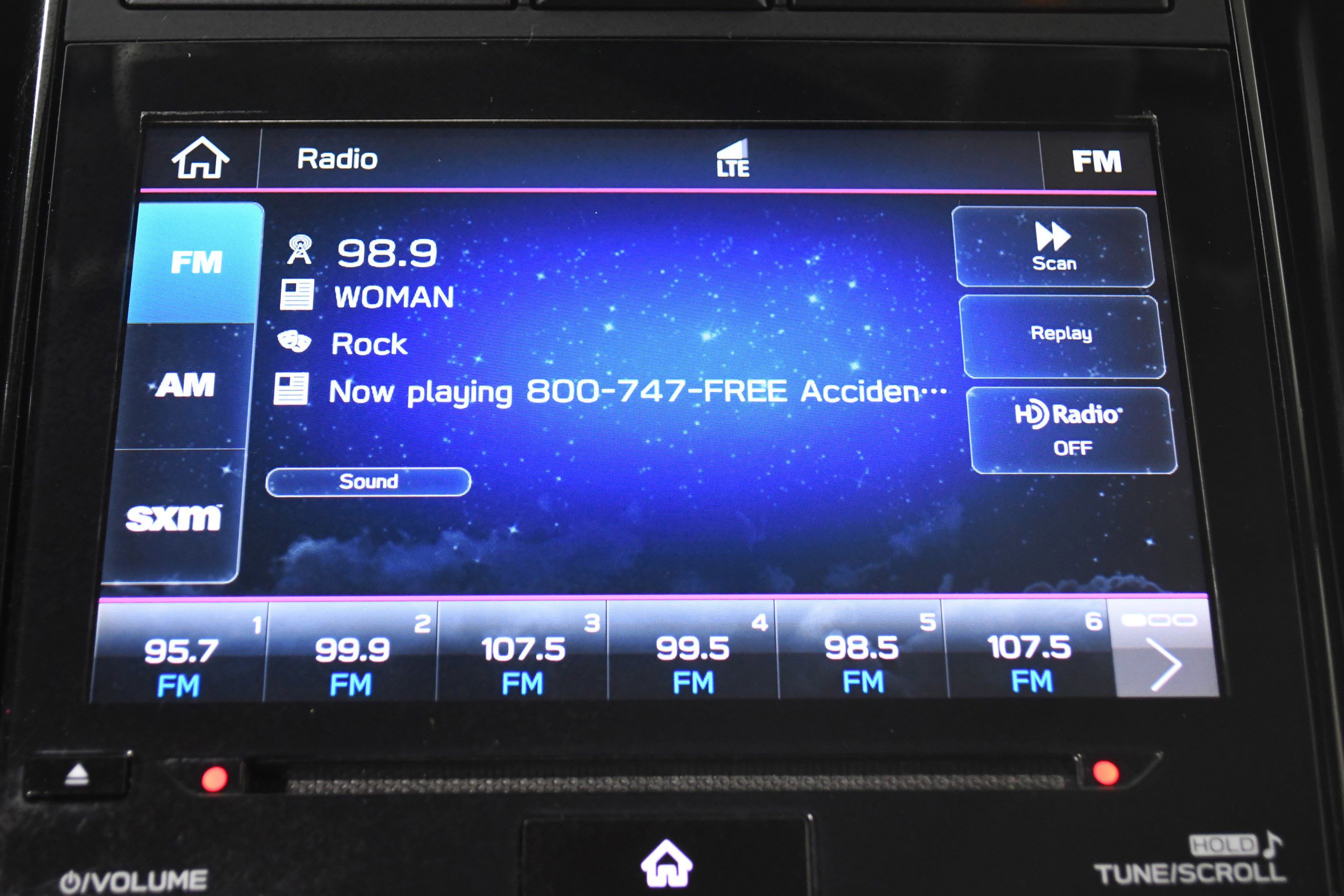 Used 2020 Subaru Ascent Premium w/ Convenience Package image 17