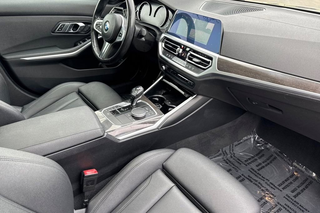Used 2020 BMW 330i Sedan w/ M Sport Package RWD image 16