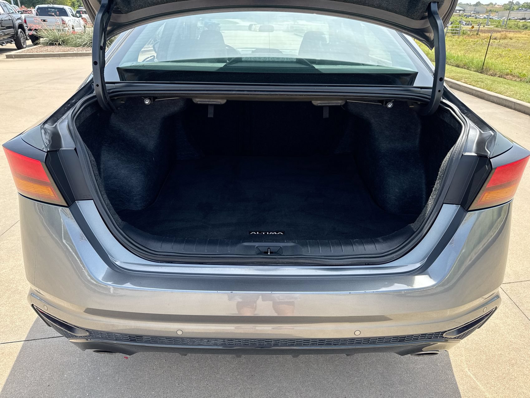 Used 2025 Nissan Altima 2.5 SR FWD image 22